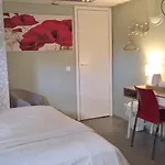 Freedom65 Hostel And Caravan