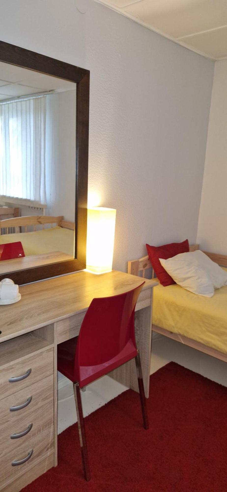 Freedom65 And Caravan Hostel *